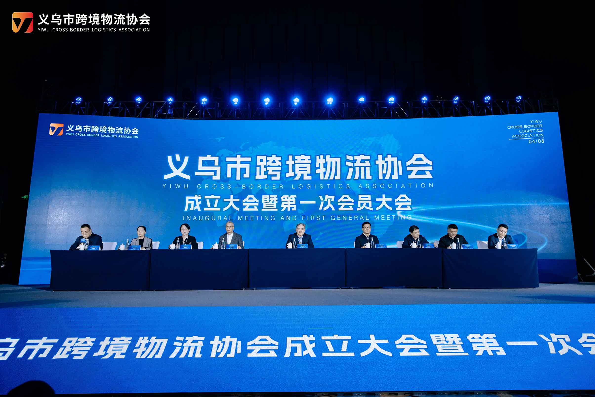 1 超凡国际 1
